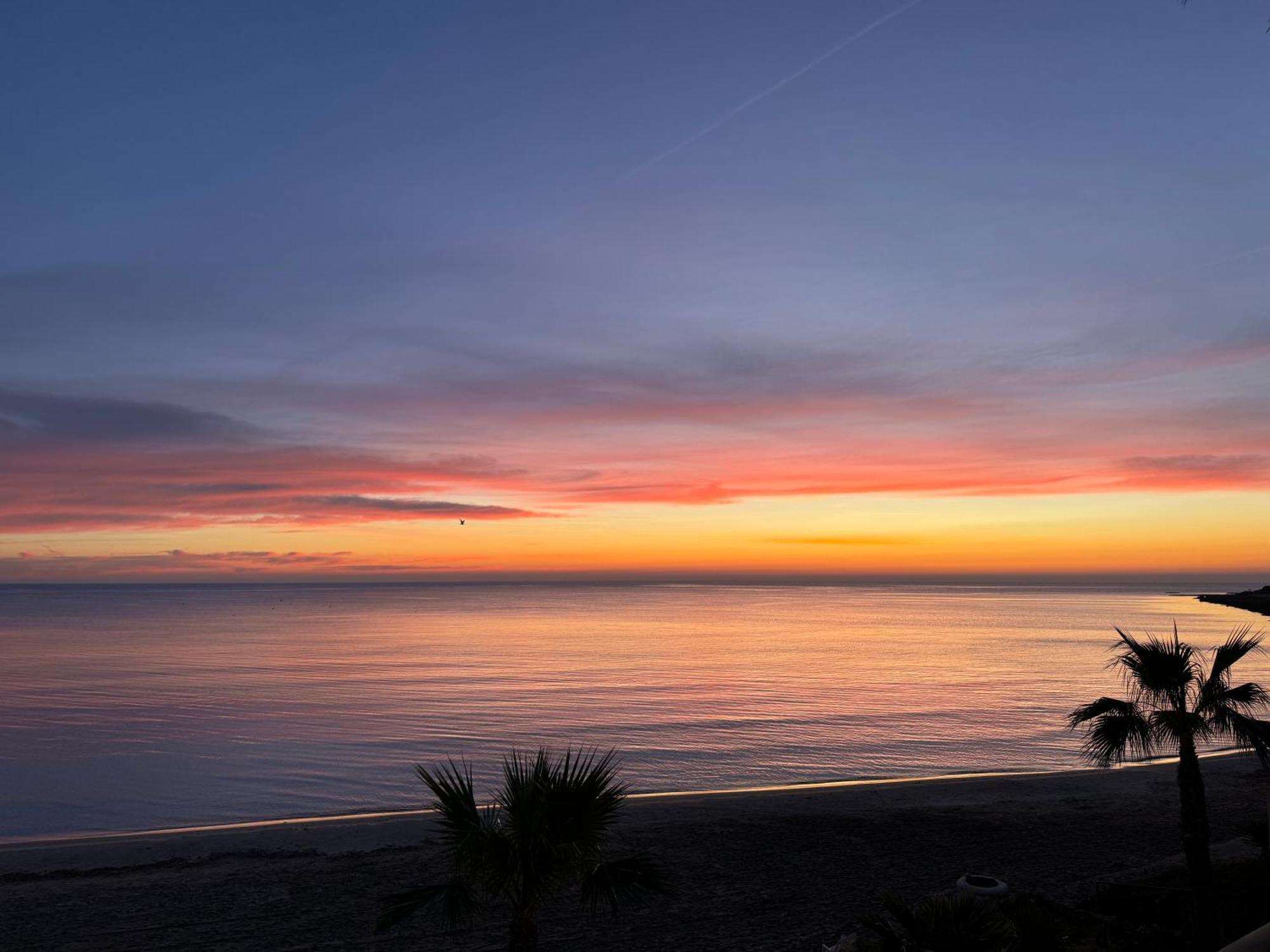 Apartamento Maravilloso Amanecer Cabo A Pie De Playa Y Mar En Roquetes