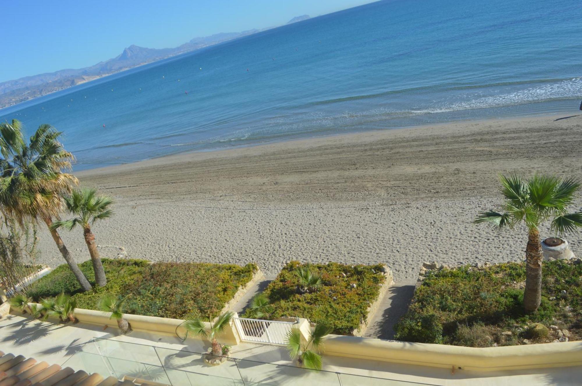 Maravilloso Amanecer Cabo A Pie De Playa Y Mar En Roquetes Appartement